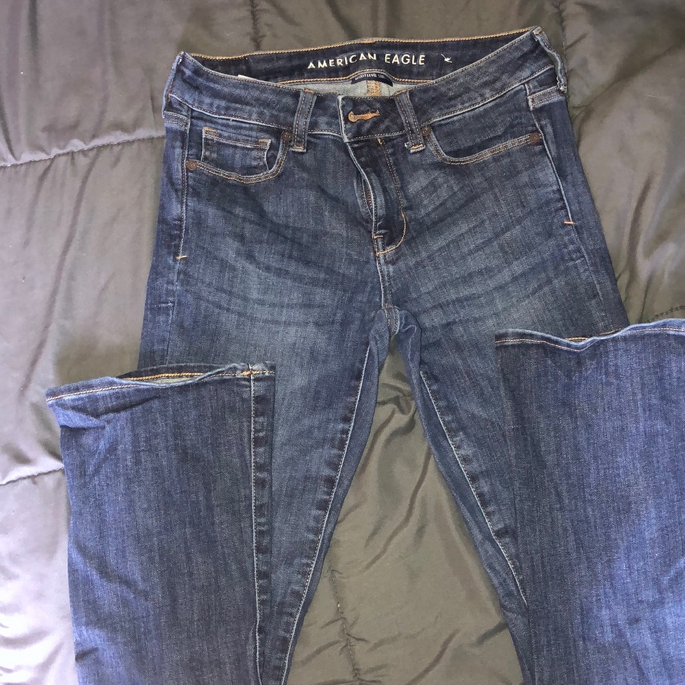 AMERICAN EAGLE SKINNY KICK JEANS